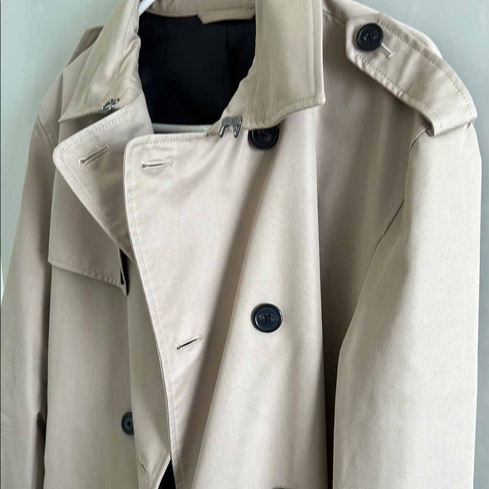 Zara | Tan Trench Coat with Wide Lapels and Adjustable Cuff Straps - Picture 4 of 5